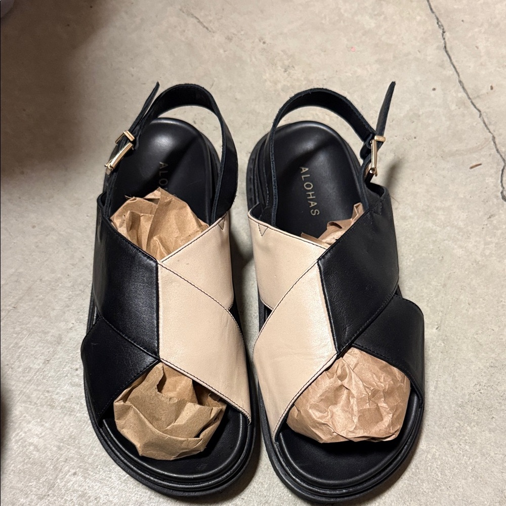 ALOHAS Black and Cream Cross-Strap Sandals 41